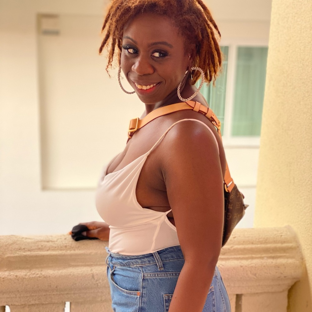 Meet your Posher, Leya